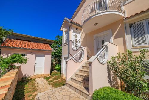 Apartments Villa Mala