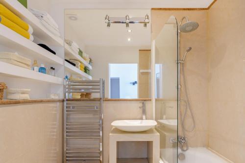 Paris St Germain Central residence