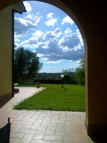 an archway looking out at a park with a sky at Il Casale di Dorothea in Canino