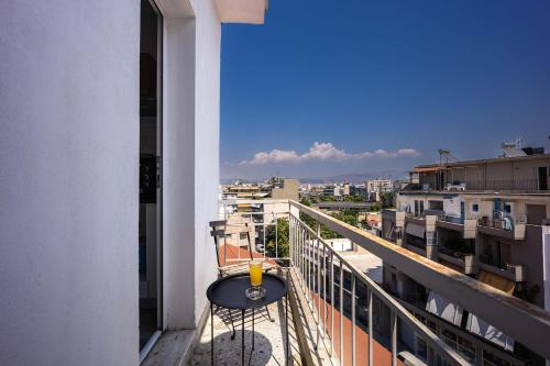 Spacious Gazi Studio l Balcony l Walk to Acropolis