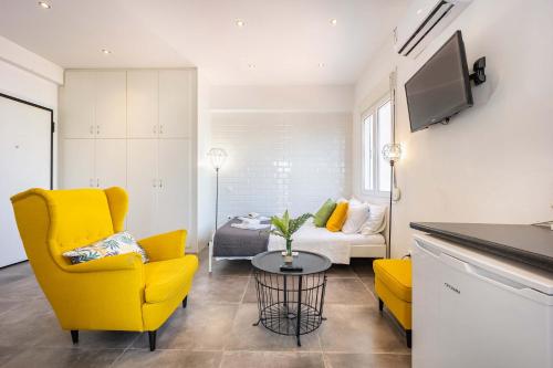 Spacious Gazi Studio l Balcony l Walk to Acropolis