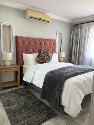 Katil atau katil-katil dalam bilik di Lulu's guest house