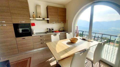 Dapur atau dapur kecil di Entire apartments with stunning view