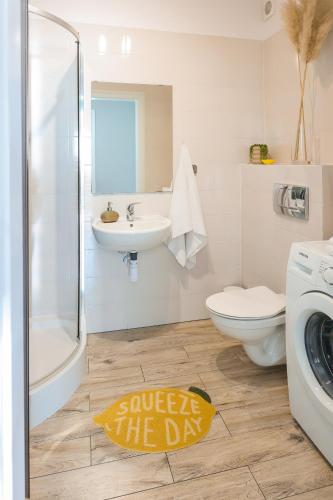 a bathroom with a sink and a washing machine at Keba in Władysławowo