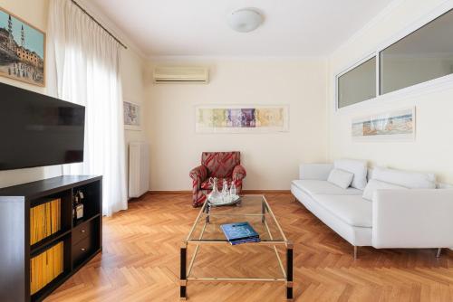 F & B Collection - Flat for 5