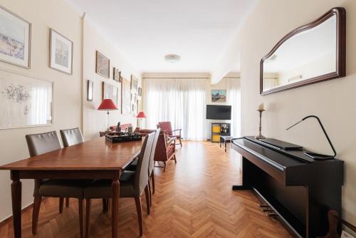 F & B Collection - Flat for 5