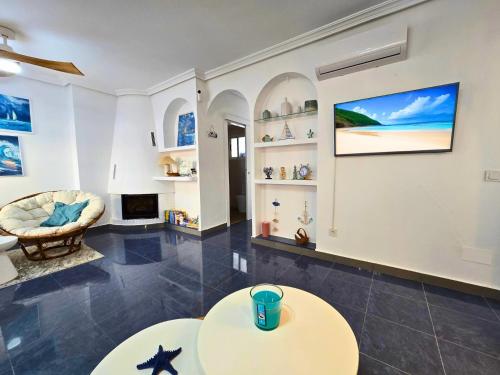 Casa Mar: Terraza y Piscina junto al Mediterráneo