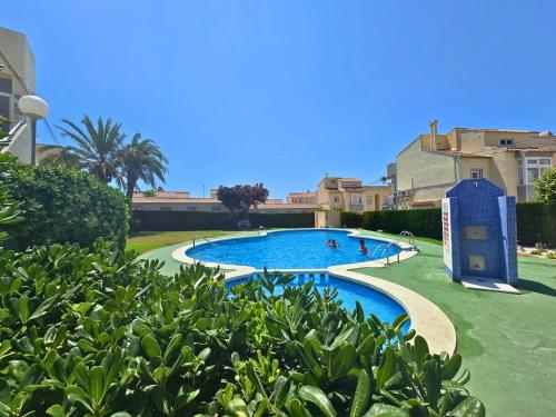 Casa Mar: Terraza y Piscina junto al Mediterráneo