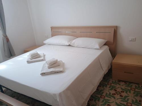 a bedroom with a bed with two towels on it at Deli casa vacanze in Favignana