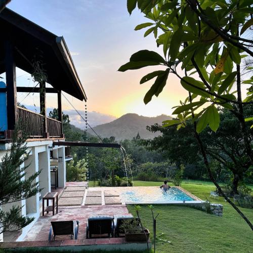 Villa del Pino en Quintas del Bosque