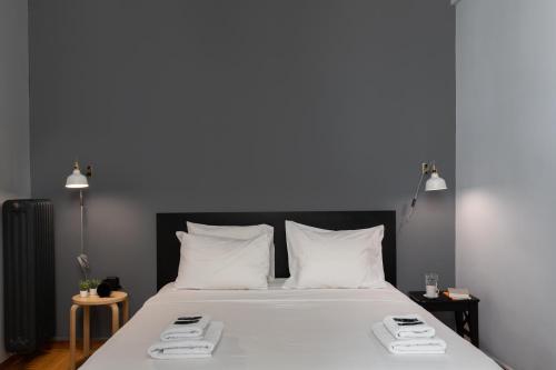 Stylish apt under the Acropolis