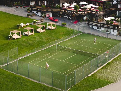 Tenis alebo squash v ubytovaní Burg Hotel Oberlech alebo jeho okolí