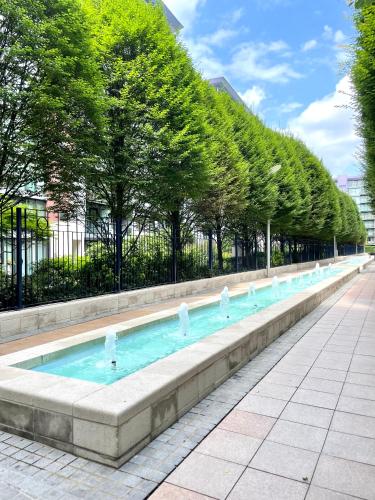 a row of birds sitting in a swimming pool at 2 Bed Flat next to park and Battersea Power Station in London