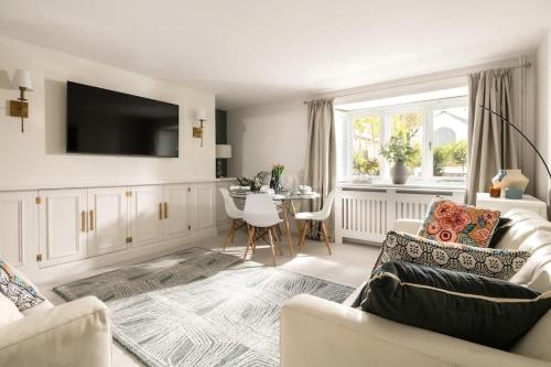 Χώρος καθιστικού στο The Atelier A Stylish Cheltenham Hideaway for 4