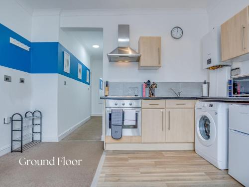 a kitchen with a washer and dryer at Inviting 2-Bed apartments - Perfect for Contractors & Business Travellers Parking - Wi-Fi - Netflix in Retford