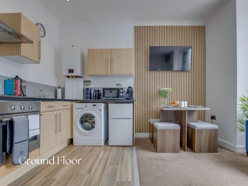 a kitchen with a washer and dryer at Inviting 2-Bed apartments - Perfect for Contractors & Business Travellers Parking - Wi-Fi - Netflix in Retford