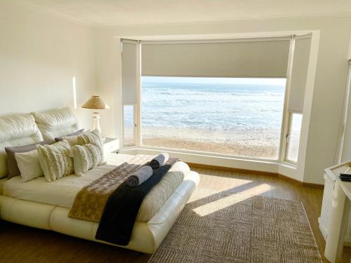 Hazel Cove Seafront Retreat
