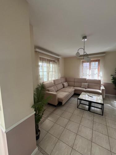Χώρος καθιστικού στο 4-Bedroom House & Large Garden