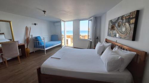 Albatross Seafront House