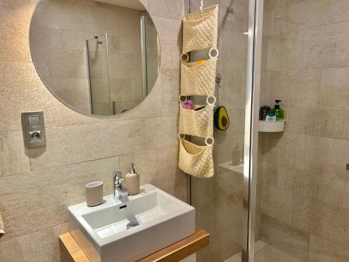 Koupelna v ubytování Serene & Private Garden Oasis