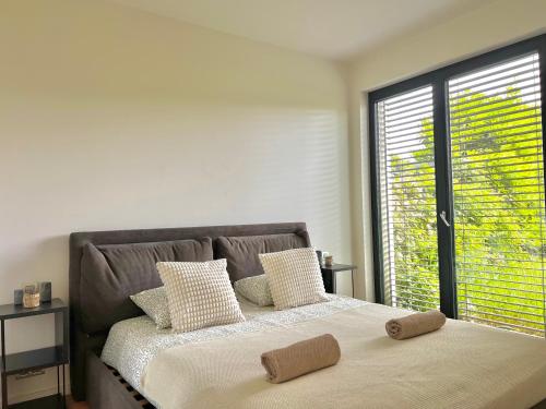 Postel nebo postele na pokoji v ubytování Serene & Private Garden Oasis