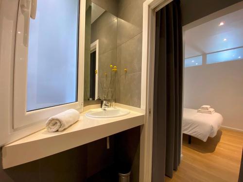 Modern Apt in the Trendiest Neighborhood of BCN