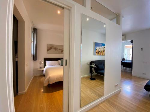Modern Apt in the Trendiest Neighborhood of BCN