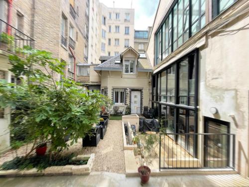 a balcony of a house with plants and a building at Love House - Maison entière et son jardin - Rare à Paris in Paris