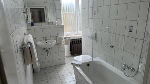 Koupelna v ubytování Hotel "Stadt Köthen"