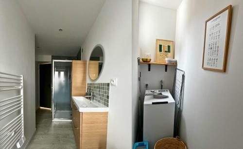 a small kitchen with a sink and a refrigerator at Le Chti nid d'Opale in Boulogne-sur-Mer