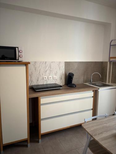 Kuchyň nebo kuchyňský kout v ubytování Appartement au cœur des arènes