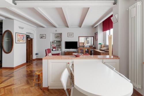 GuestHost - MM2 Sant'Agostino Apartment Milano