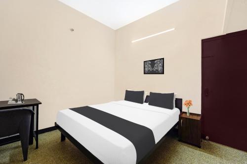 Ένα ή περισσότερα κρεβάτια σε δωμάτιο στο Super Hotel O Ganapathy Athipalayam Pirivu Road