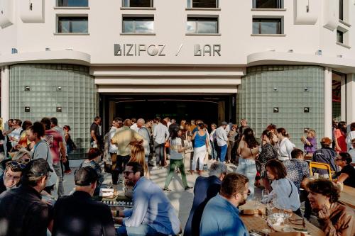 a crowd of people standing outside of a building at Bizipoz Hôtel in Saint-Jean-de-Luz