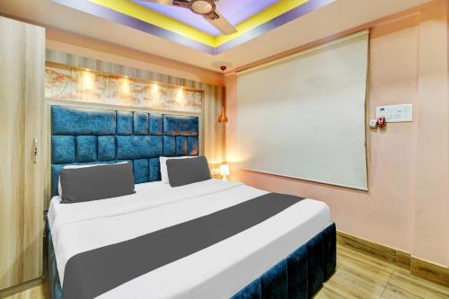 Postel nebo postele na pokoji v ubytování Super Hotel O Gorchuk Guwahati