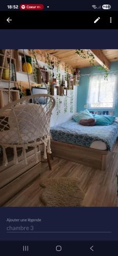 a bedroom with a swing bed in a room at Havre de Paix in Nîmes