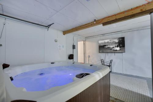 Gallery image of Hot Tub & Theater Haven-lake And Ski Retreat in Blakeslee