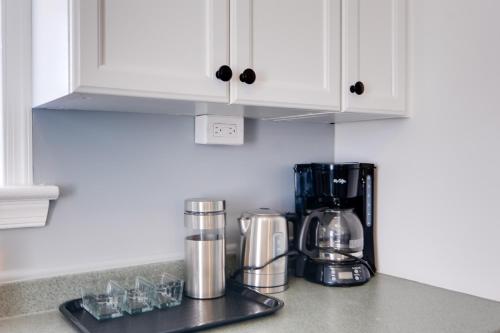 a kitchen counter with a coffeemaker and a coffee maker at Gastropub On-Site Loudoun Wine Country Apartment in Hamilton
