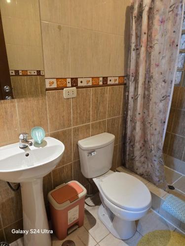 a bathroom with a toilet and a sink and a shower at DEPARTAMENTO en AREQUIPA JOSE LUIS BUSTAMANTE in Arequipa