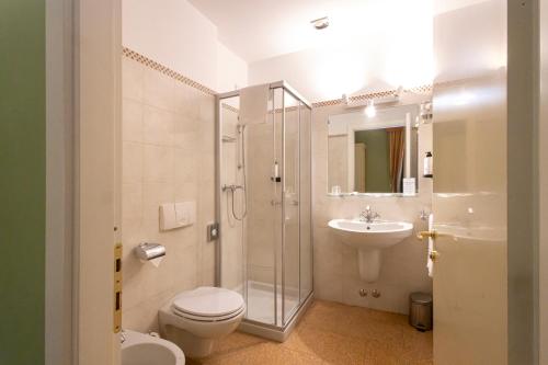 Ένα μπάνιο στο Hotel Pallanza by LVG Hotel Collection