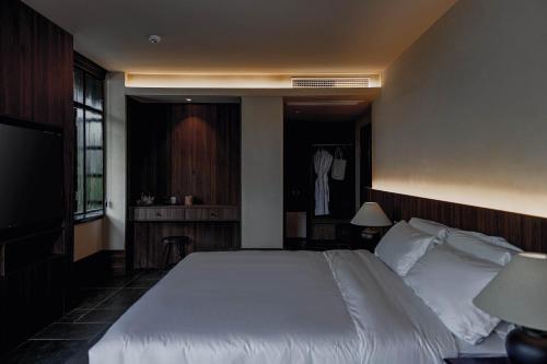 Katil atau katil-katil dalam bilik di Futon Designer Hotel-Liberation Monument&Nanbin Road Store