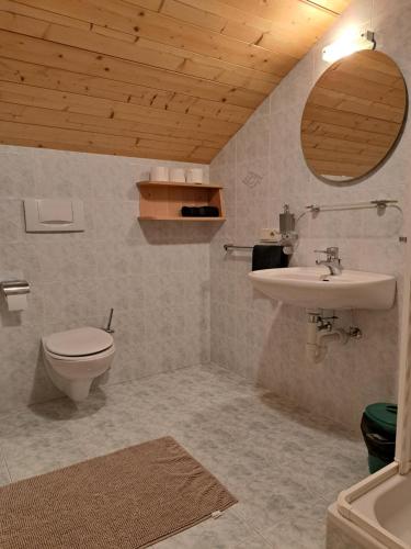 Ένα μπάνιο στο Appartements Bacher Hof