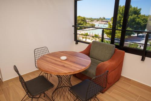 a dining room with a table and chairs and a window at Hotel Vila Park Bujari Ksamil in Ksamil