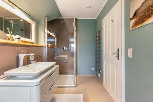 Ένα μπάνιο στο Tine und Claras Ferienhaus