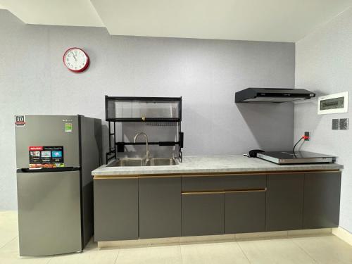 Η κουζίνα ή μικρή κουζίνα στο PAPAYA APARTMENT Căn hộ Sophia Center RACH GIA