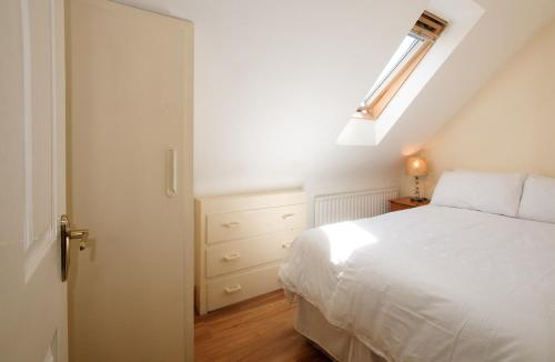 Gallery image of The Hut at Baywatch Bed & Breakfast in Renvyle