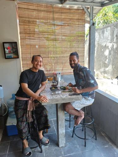 Tetamu yang menginap di Mondok Dini