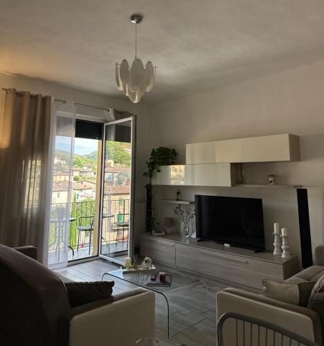 a living room with a flat screen tv and a couch at Chianti Nest in Gaiole in Chianti