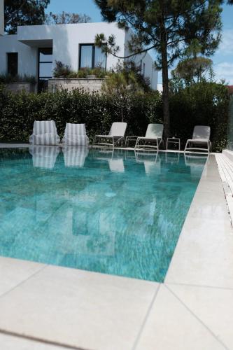 Villa Serenity - Relax & Unwind in a 3-Bedroom Poolside Paradise