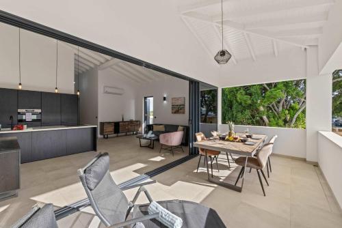 an open kitchen and dining room with a table and chairs at Tropical Escape - CBW366 - 8 in Jan Thiel